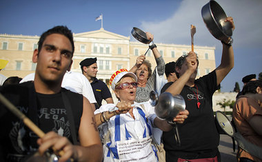 Parlamentsbelagerung in Athen – Griechen protestieren gegen den ...