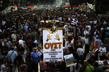Auch am Sonntag gab es vor dem Parlament in Athen massive Protes...