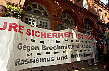 &raquo;Eure Sicherheit ist t&ouml;dlich&laquo; &ndash; Protestak...