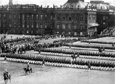 »Militärisch geprägtes Staatsgefüge« (Fritz Fischer): die Hegemo...