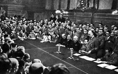 Reichsau&szlig;enminister Joachim von Ribbentrop verliest die No...