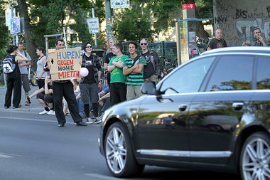 Spontankundgebung nach Hausbesetzung am 30. Mai in Berlin-Kreuzb... Spontankundgebung nach Hausbesetzung am 30. Mai in Berlin-Kreuzb...
