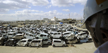 Vor dem Tsunami fabrikneu: Pkw-Stellplatz in Sendai am 4. April Vor dem Tsunami fabrikneu: Pkw-Stellplatz in Sendai am 4. April