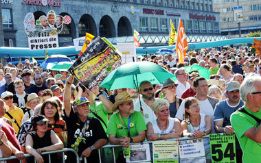 Demonstration gegen das Bahnprojekt am Montag in Stuttgart Demonstration gegen das Bahnprojekt am Montag in Stuttgart