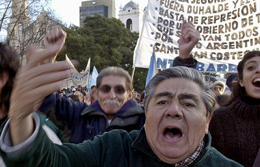 »Duhalde raus«: Arbeitslose in Buenos Aires protesti... »Duhalde raus«: Arbeitslose in Buenos Aires protesti...