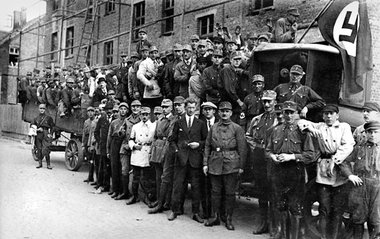 Essener SA auf der Fahrt zum Reichsparteitag in Weimar, Juli 192...