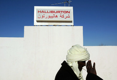 Noch unterliegen US-Konzerne wie Halliburton in Libyen Restrikti... Noch unterliegen US-Konzerne wie Halliburton in Libyen Restrikti...