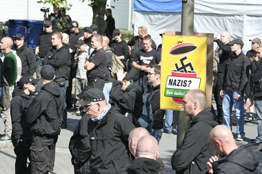 In Dortmund blanke Gewohnheit: Neonaziaufmarsch am Antikriegstag...