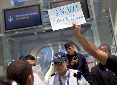 Protest auf dem Flughafen Charles de Gaulle in Paris