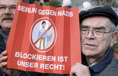 6. Dezember 2008 in Berlin: Mehr als 1000 Menschen, darunter Jup... 6. Dezember 2008 in Berlin: Mehr als 1000 Menschen, darunter Jup...