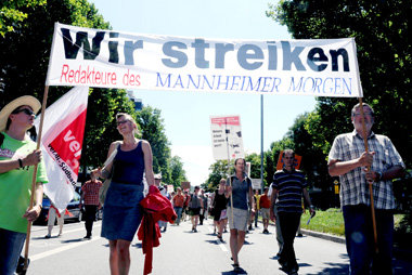 Seit 30 Jahren wieder: Redakteure und Drucker streikten gemeinsa... Seit 30 Jahren wieder: Redakteure und Drucker streikten gemeinsa...