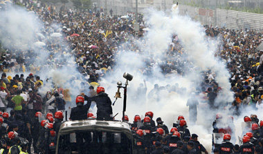 Tränengasangriff auf friedliche Demonstranten Tränengasangriff auf friedliche Demonstranten