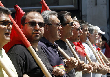 Die Krisenverursacher sollen zahlen &ndash; Protestaktion in Ath...