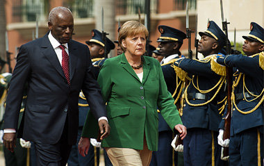 Keine Zeit f&uuml;r Fl&uuml;chtlingslager: Angela Merkel beim Em...