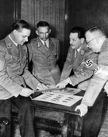 Planer des imperialistischen Raubzugs: Alfred Rosenberg (links) ...
