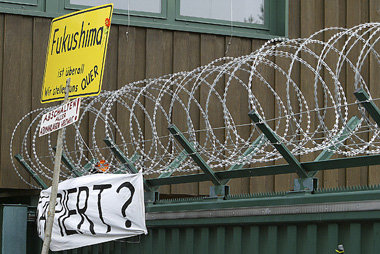 Protest am Tage der Fukushima-Katastrophe vor dem geplanten Atom...