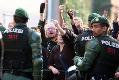 Polizei schützte am Samstag in Nürnberg rund 200 Neonazis vor 50...