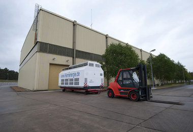 In dieser Wellblechhalle in Gorleben lagern die Castorbeh&auml;l...