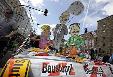 Stuttgart, 9. Juli: Protest gegen die Zerst&ouml;rung des Kopfba...