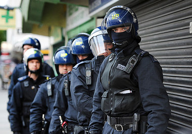 16000 Polizisten sollen über das Wochenende hinaus in Londo... 16000 Polizisten sollen über das Wochenende hinaus in Londo...