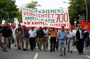 Gegenwehr in Berlin: Demonstration gegen die Schließung beim Bos...