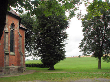 Warten auf Bagger, Beton und Ratzinger: Die Kapelle Etzelsbach i...