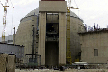 Irans Atomreaktor Buschehr im Bau (März 2003)