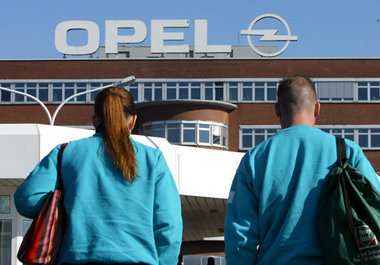 Vor dem Tor des Opel-Werks in Bochum (Oktober 2004)