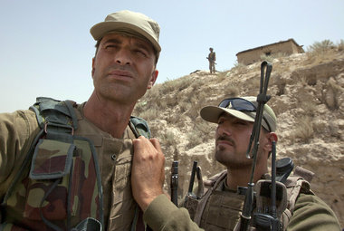 Patrouille pakistanischer Soldaten an der Grenze zu Afghanistan ...