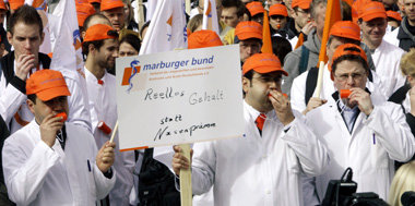 Wenn Doktoren rumoren: Streikkundgebung des Marburger Bundes in ...