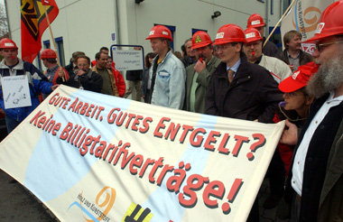 Nein zu Billiglöhnen: Protest gegen die »Christliche Gewerkschsc...