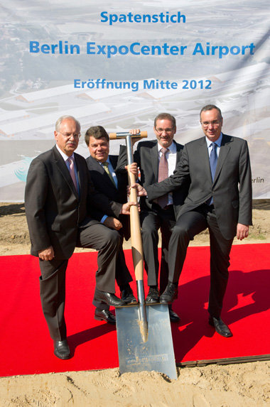Harald Wolf (r.) in seiner Paraderolle als Partner und Förd... Harald Wolf (r.) in seiner Paraderolle als Partner und Förd...