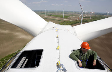 Windkraftanlagenbau westlich von Budapest. In fast allen EU-Länd... Windkraftanlagenbau westlich von Budapest. In fast allen EU-Länd...