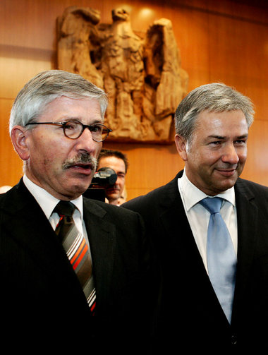 Nach dem Karlsruher Urteil wirkten Berlins Regierender Bürgermei... Nach dem Karlsruher Urteil wirkten Berlins Regierender Bürgermei...