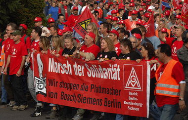 Der »Marsch der Solidarität« sollte vor der Konzernzentrale in M... Der »Marsch der Solidarität« sollte vor der Konzernzentrale in M...