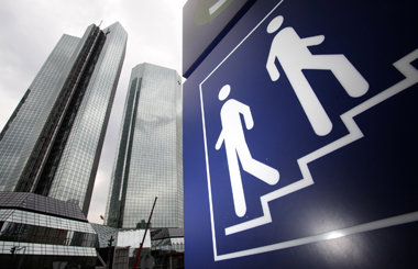 Runter oder rauf. Zentrale der Deutsche Bank in Frankfurt