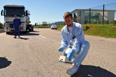 Suche nach ausgetretener Radioaktivi&auml;t bei Centraco in S&uu...
