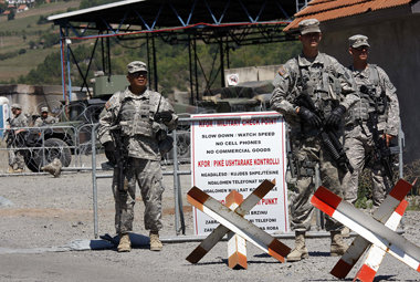 Sollen Kosovo-Serben in Schach halten: US-Soldaten in Jarinje (1...