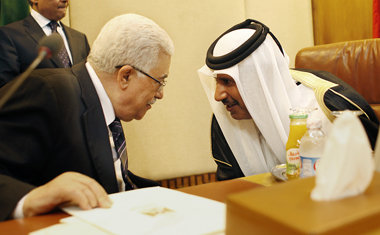 Mahmud Abbas (l.) mit dem Premier Katars bei der gestrigen Sitzu...