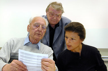 Links von der SPD: Frank Deppe (hier zwischen Robert Steigerwald...