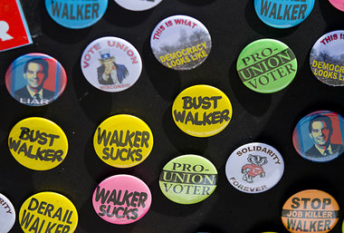 Protest-Buttons gegen Gouverneur Scott Walker