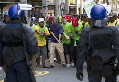 Durban im August: Stadtangestellte ­demonstrieren für 18 Prozent...