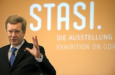 DDR delegitimieren: Bundespr&auml;sident Wulff bei der Er&ouml;f...