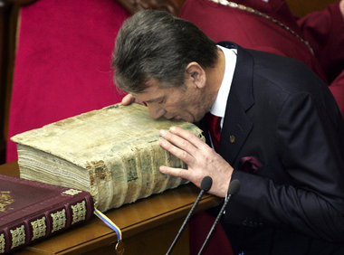 Trostsuche oder Wutanfall? Präsident Juschtschenko