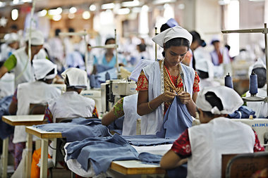 Arbeit in einer Textilfabrik in Gazipur: Joli Khatun macht t&amp...