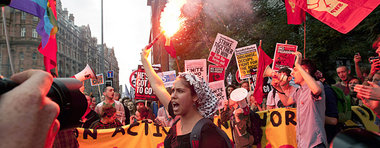 Demonstranten in Manchester rufen zum Streik gegen die Regierung... Demonstranten in Manchester rufen zum Streik gegen die Regierung...