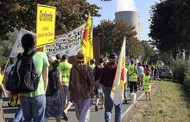 Rund 1000 AKW-Gegener forderten am Samstag die sofortige Stilleg... Rund 1000 AKW-Gegener forderten am Samstag die sofortige Stilleg...