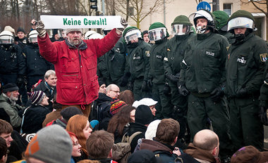 Mehrere tausend Antifaschisten verhinderten am 19. Februar einen...