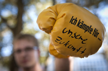 K&auml;mpferisch: IG-Metall-Jugend demonstrierte am 1. Oktober f...
