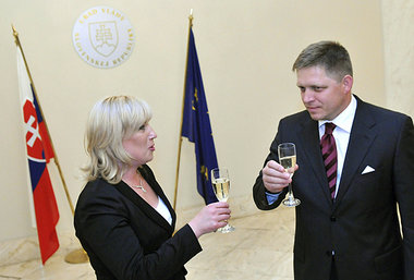 Ein Prost auf den Rettungsschirm: Ministerpräsidentin Iveta Radi...